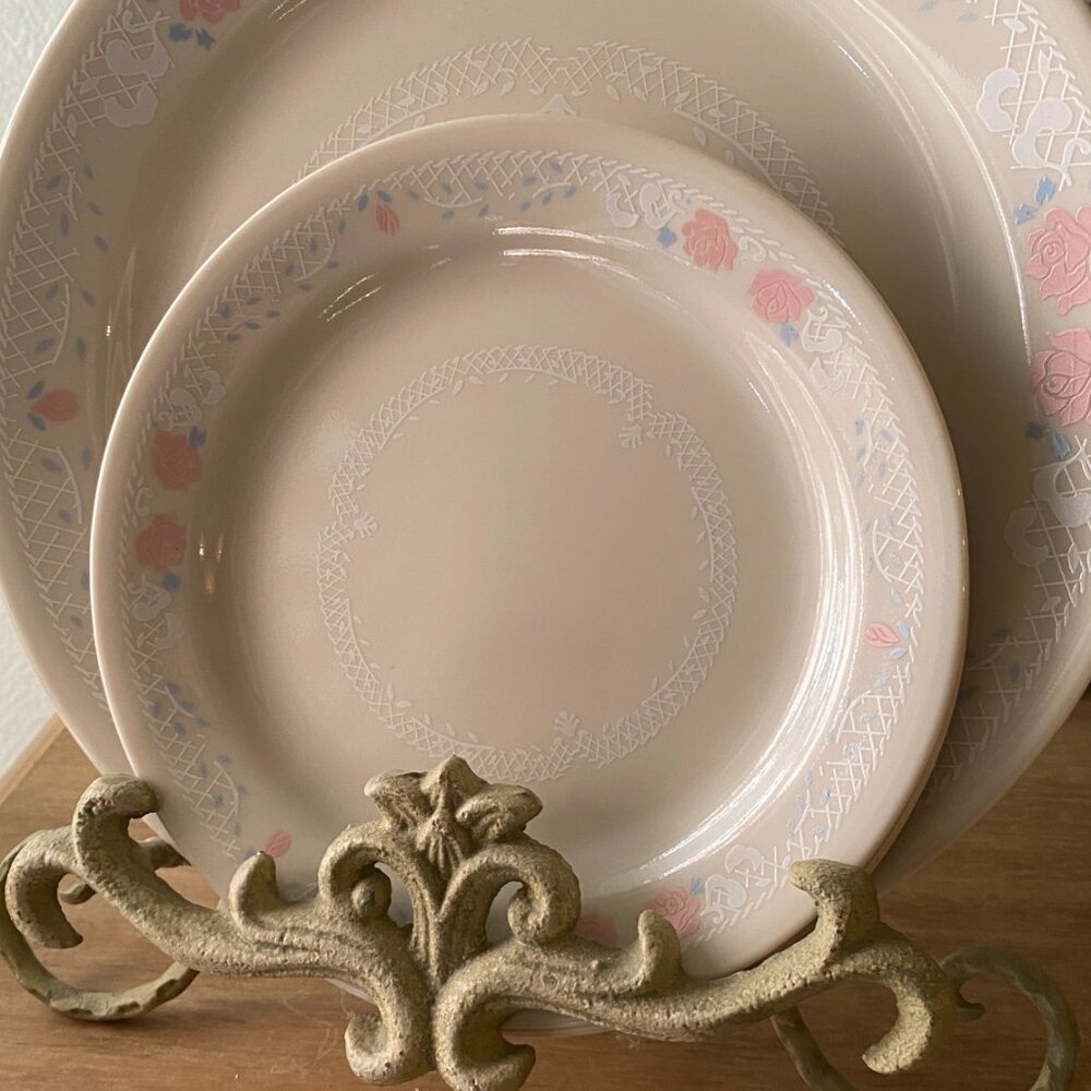 5 piece Corelle "Blossoms in Lace"  2x dinner plates, 3 bread/dessert plates